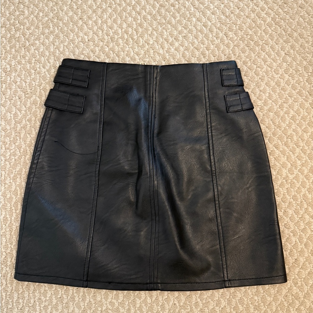TOPSHOP Faux Leather Buckle Zip Miniskirt SIZE: 2 - Picture 10 of 13